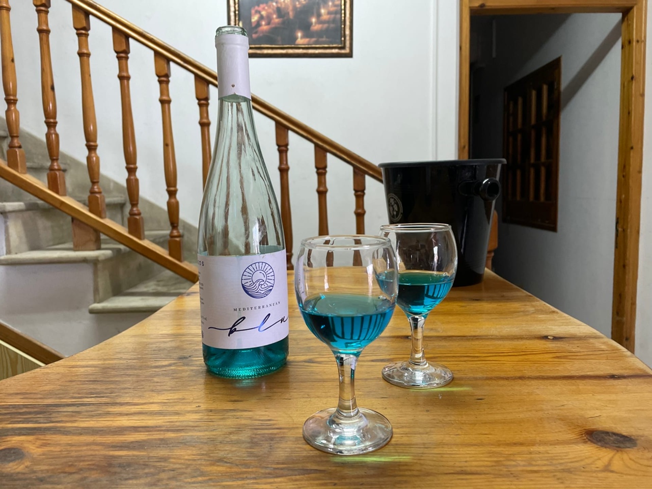Кипрская винодельня сделала уникальное вино голубого цвета: фото 10