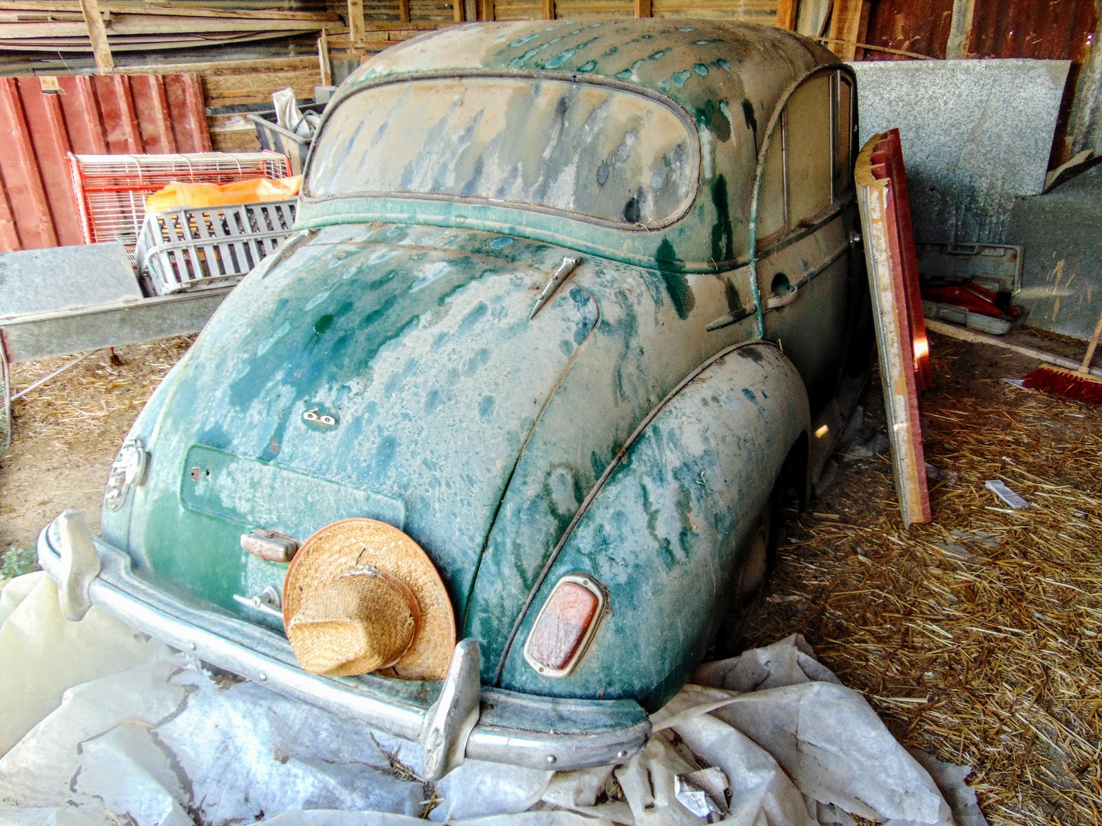 Почему на Кипре много старых автомобилей?: фото 13