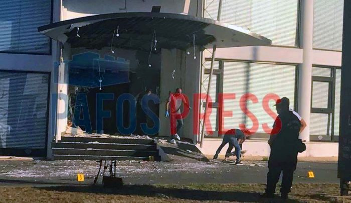 В Пафосе взорвали автосалон: фото 2