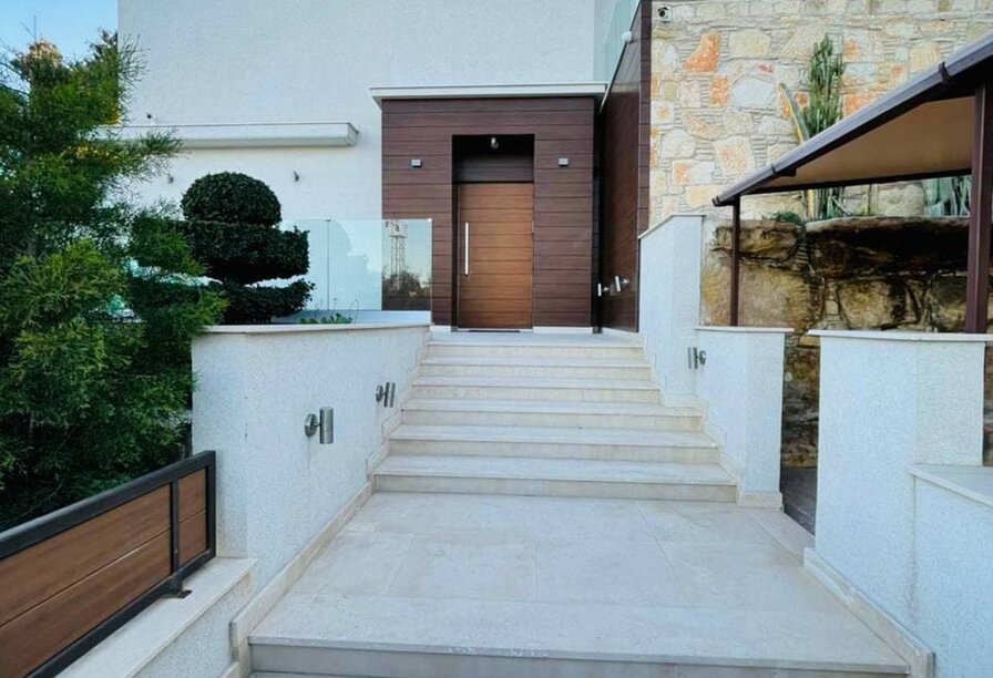 Аренда потрясающего 4-х спального дома в сердце района Гермассойя. Фото 1 из 10 Фотогаллерея объекта 4889 - Фото 1 из 10