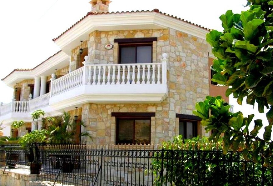 Big Villa at Agia Fyla with a pool. Фото 8 из 13 Фотогаллерея объекта 4205 - Фото 8 из 13