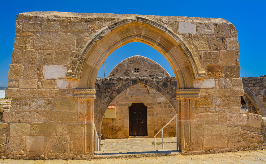 Церковь Панагия Одигитрия, построенная на Кипре из камней, взятых из руин древнего святилища Афродиты: фото 49