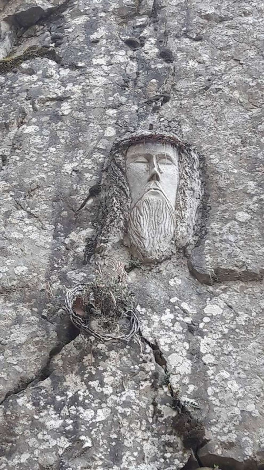 Образ Спасителя на скале у водопада Хантара на Кипре! : фото 2