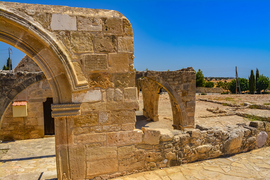 Церковь Панагия Одигитрия, построенная на Кипре из камней, взятых из руин древнего святилища Афродиты: фото 46