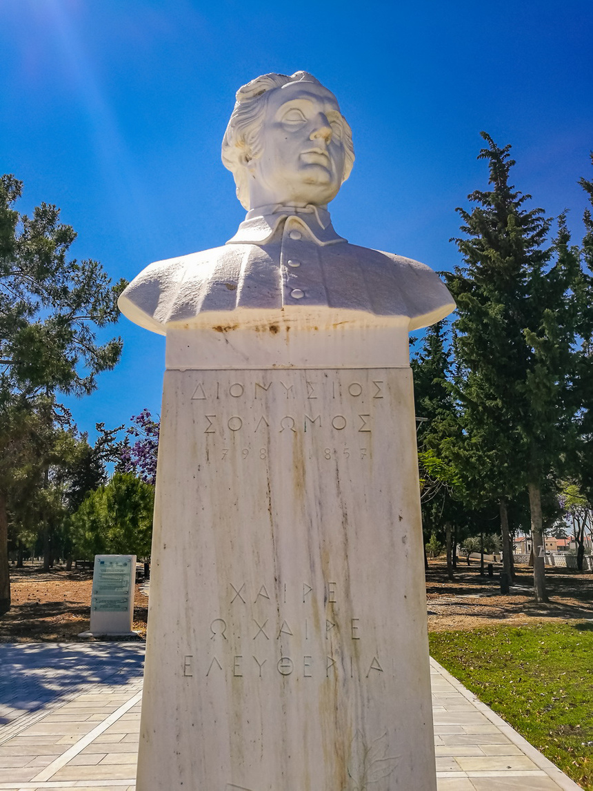 Бюст Дионисиоса Соломоса на одноименной площади в Пафосе : фото 12