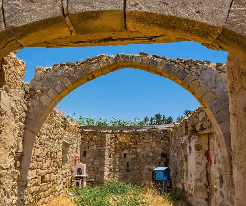 Путешествие в прошлое: старинная часовня Святого Георгия в Анарите: фото 45