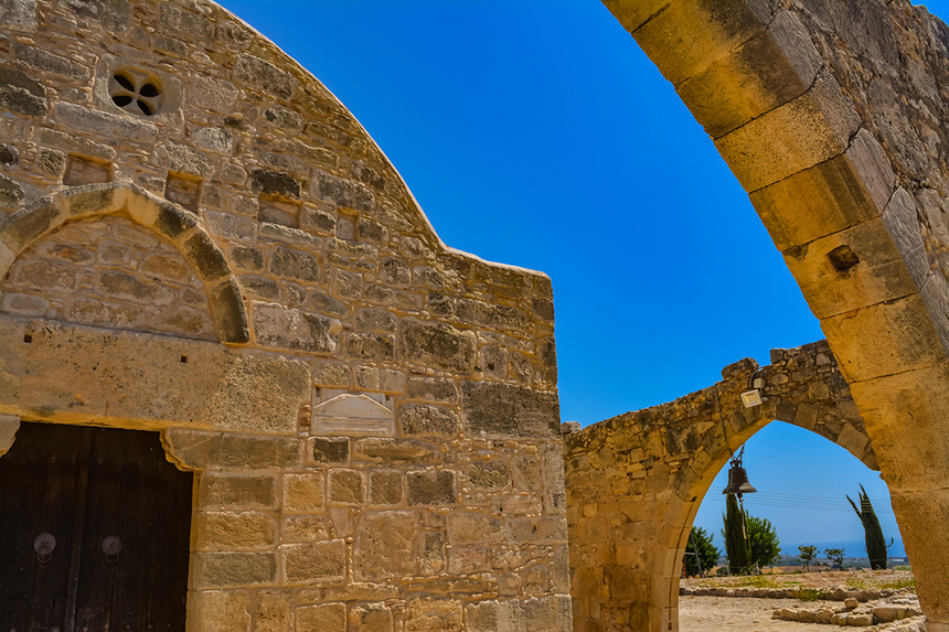 Церковь Панагия Одигитрия, построенная на Кипре из камней, взятых из руин древнего святилища Афродиты: фото 72