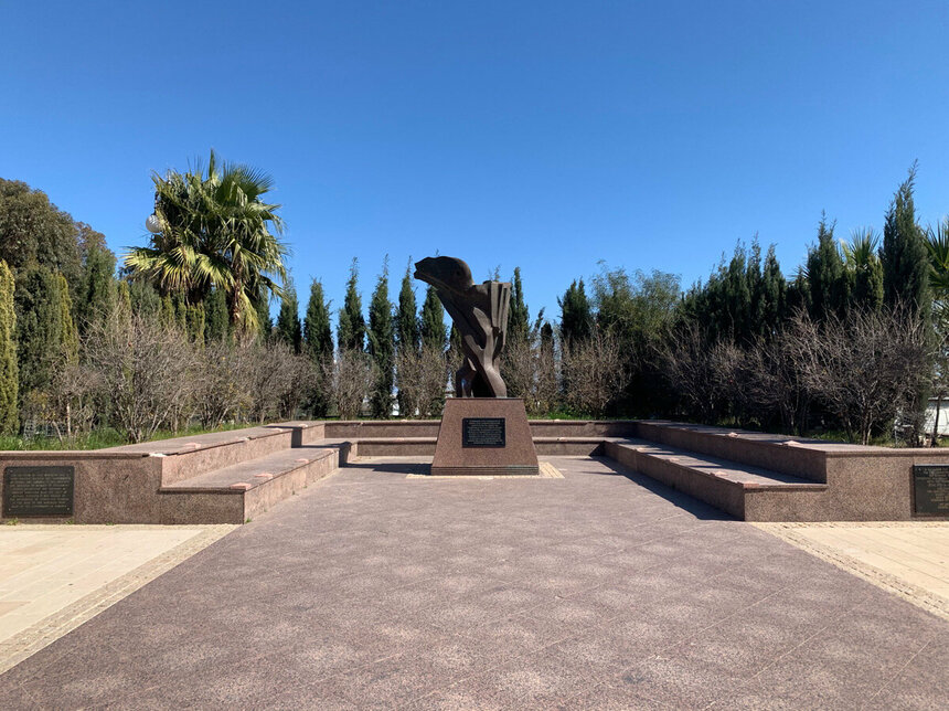 Этот памятник в Ларнаке посвящен жертвам армянского геноцида: фото 10