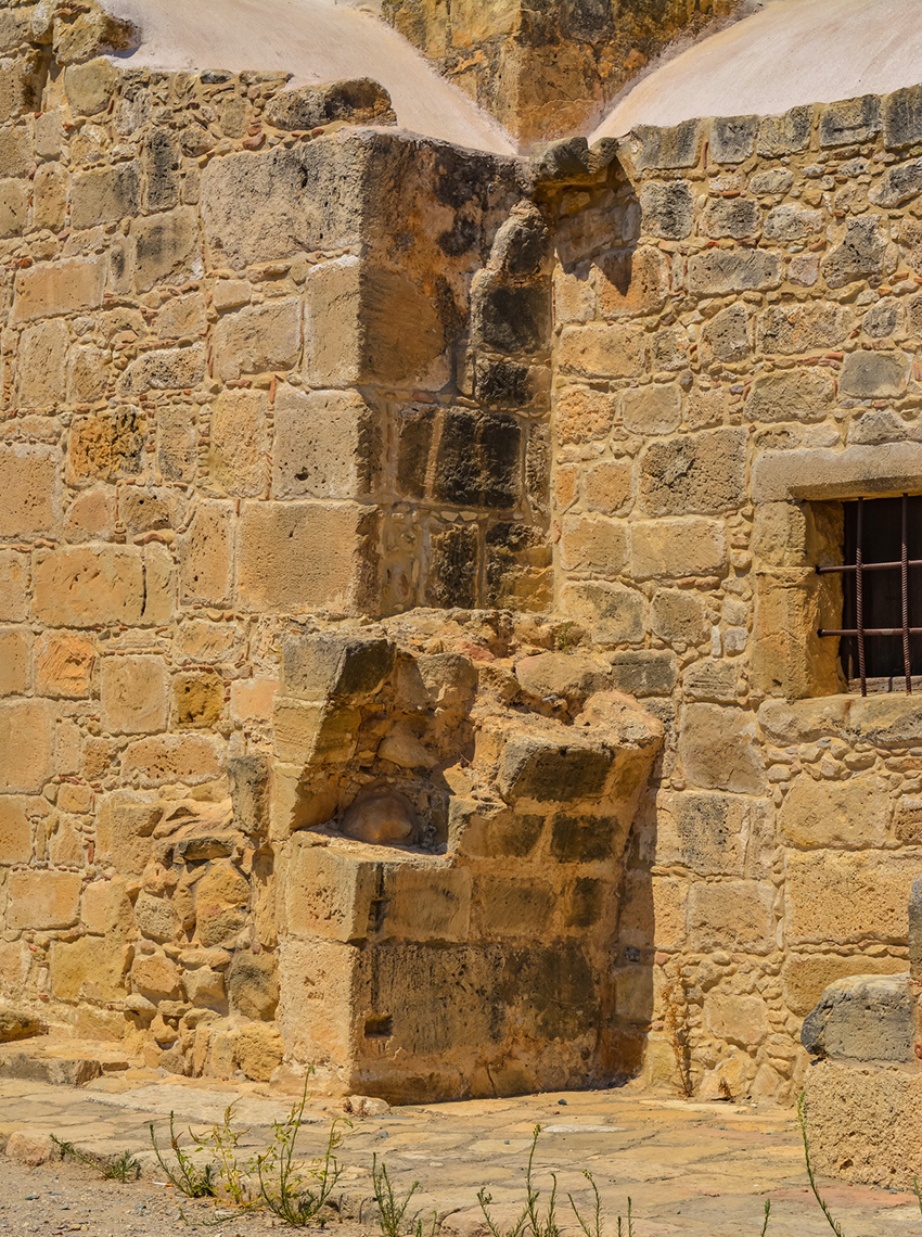 Церковь Панагия Одигитрия, построенная на Кипре из камней, взятых из руин древнего святилища Афродиты: фото 79
