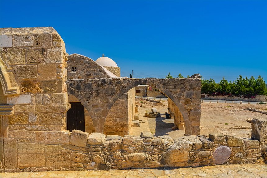 Церковь Панагия Одигитрия, построенная на Кипре из камней, взятых из руин древнего святилища Афродиты: фото 47
