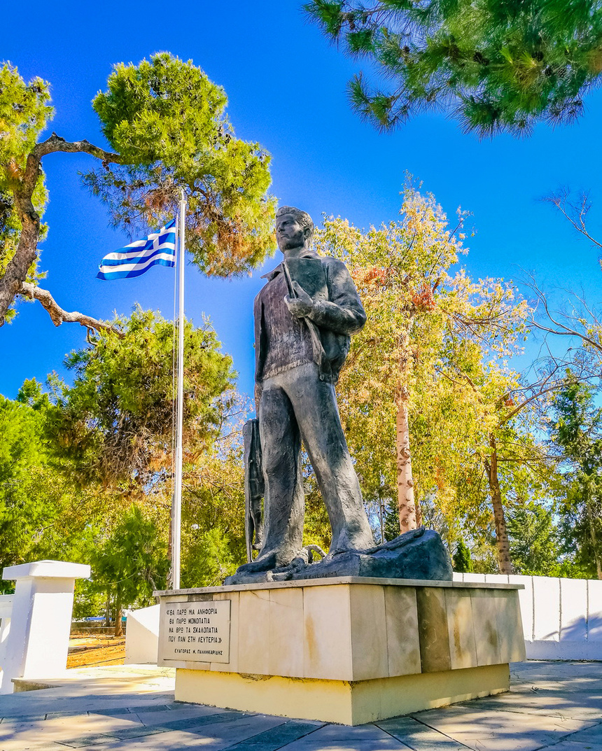 Исторический памятник самому молодому казненному греку-киприоту Эвагорасу Палликаридису: фото 3
