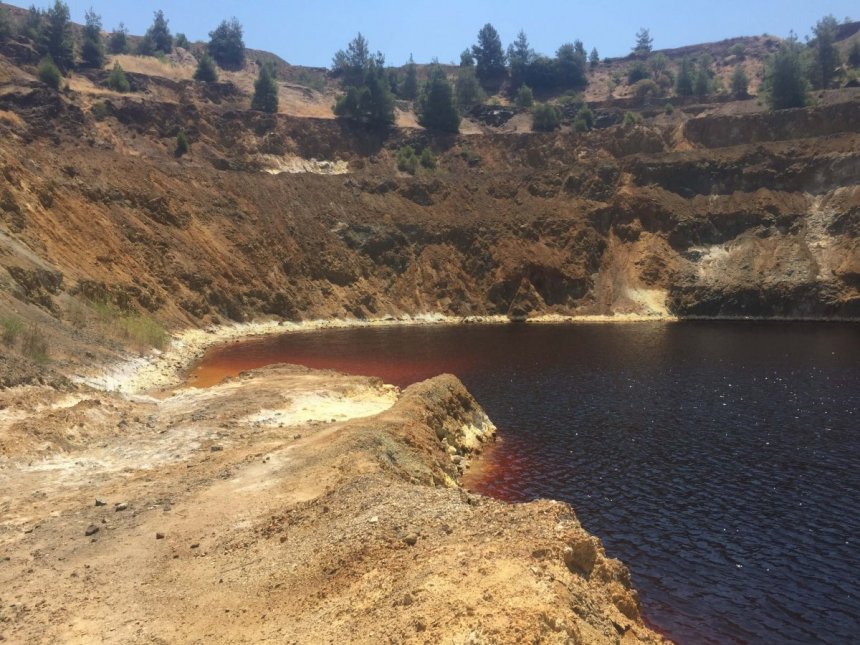 ​Экскурсия на кровавое озеро Мицеро и заброшенные шахты Коккиногия: фото 13