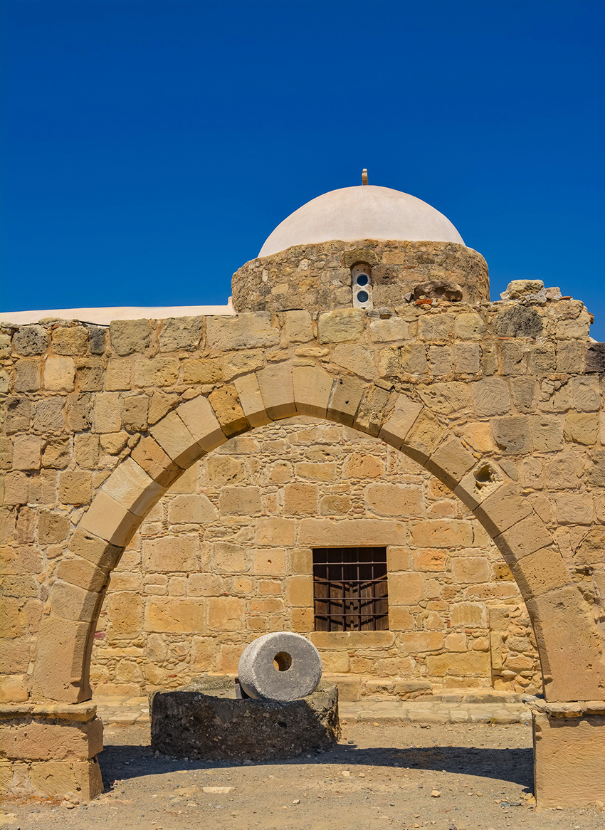 Церковь Панагия Одигитрия, построенная на Кипре из камней, взятых из руин древнего святилища Афродиты: фото 84
