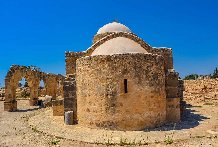 Церковь Панагия Одигитрия, построенная на Кипре из камней, взятых из руин древнего святилища Афродиты: фото 5