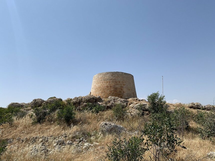 Башня Регины и самый большой прибрежный утес Кипра в Ксилофагу: фото 4
