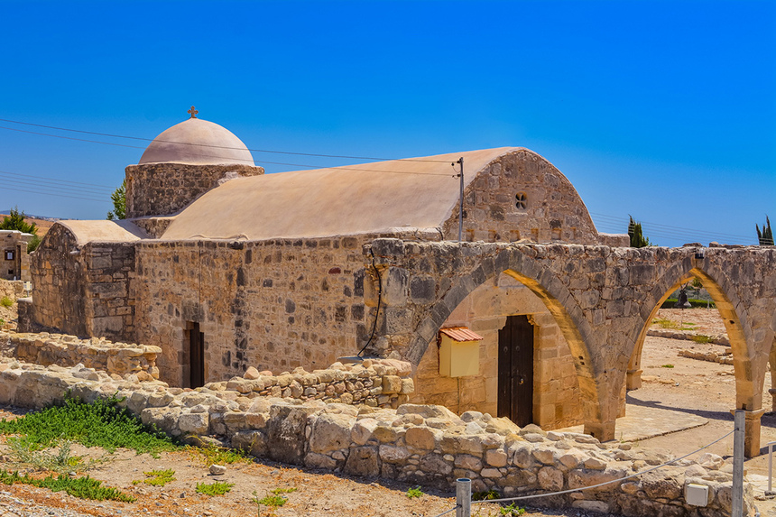 Церковь Панагия Одигитрия, построенная на Кипре из камней, взятых из руин древнего святилища Афродиты: фото 25