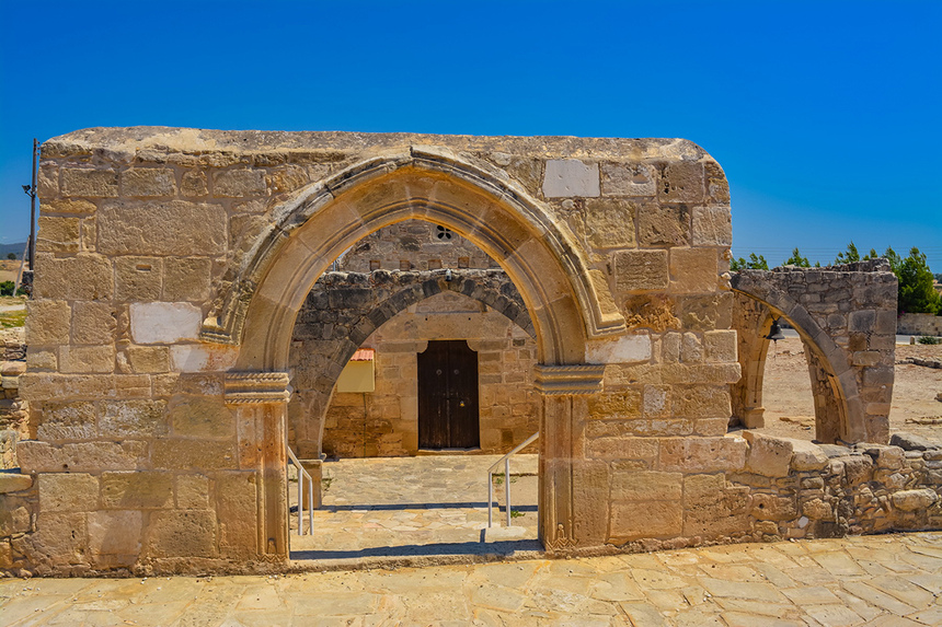 Церковь Панагия Одигитрия, построенная на Кипре из камней, взятых из руин древнего святилища Афродиты: фото 7