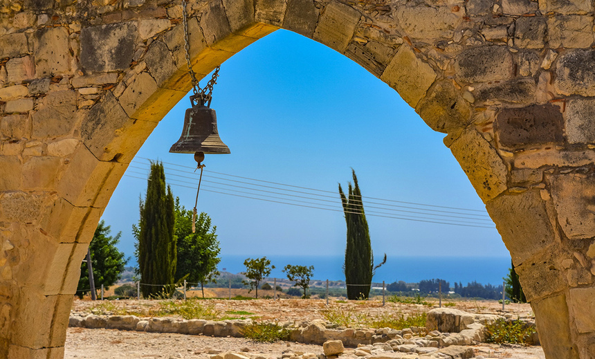 Церковь Панагия Одигитрия, построенная на Кипре из камней, взятых из руин древнего святилища Афродиты: фото 2