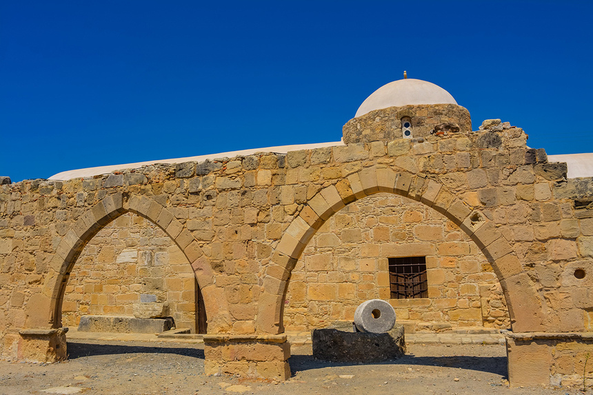 Церковь Панагия Одигитрия, построенная на Кипре из камней, взятых из руин древнего святилища Афродиты: фото 10