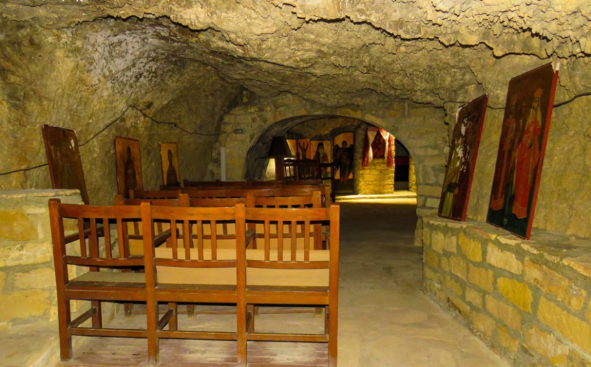 Панагия Хрисоспилиотисса - древние катакомбы и уникальный пещерный храм : фото 26