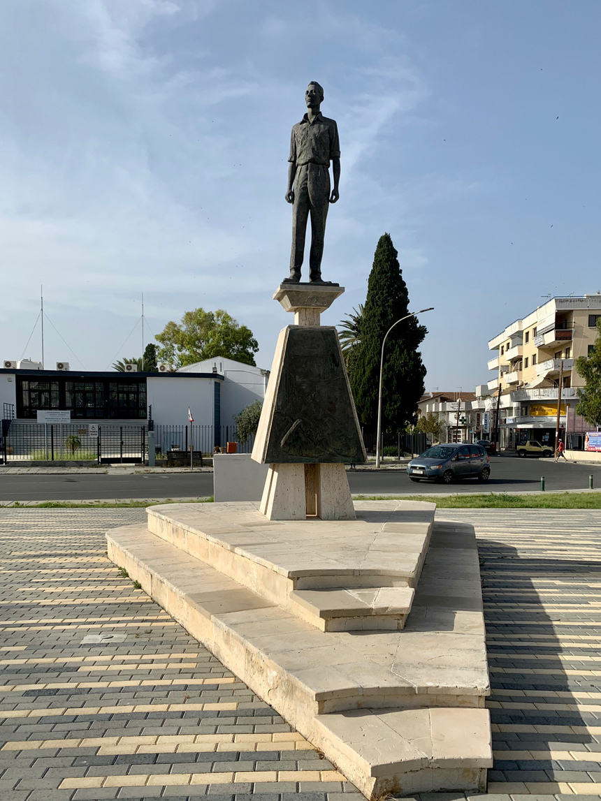 Памятник молодому борцу за свободу Кипра Михалакису Паридису: фото 4