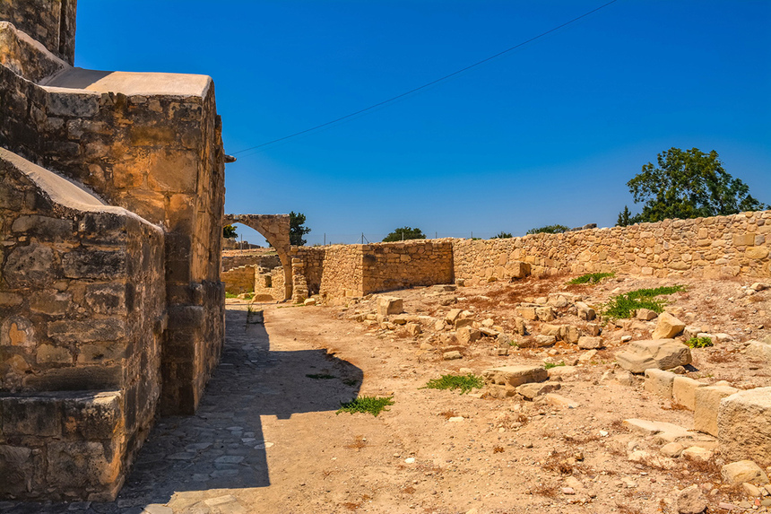 Церковь Панагия Одигитрия, построенная на Кипре из камней, взятых из руин древнего святилища Афродиты: фото 39