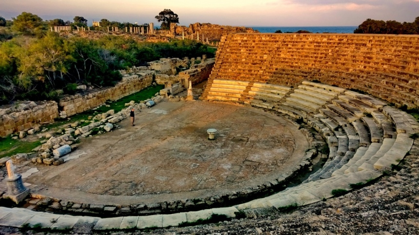 афмитеатр в древнегреческом городе Саламине