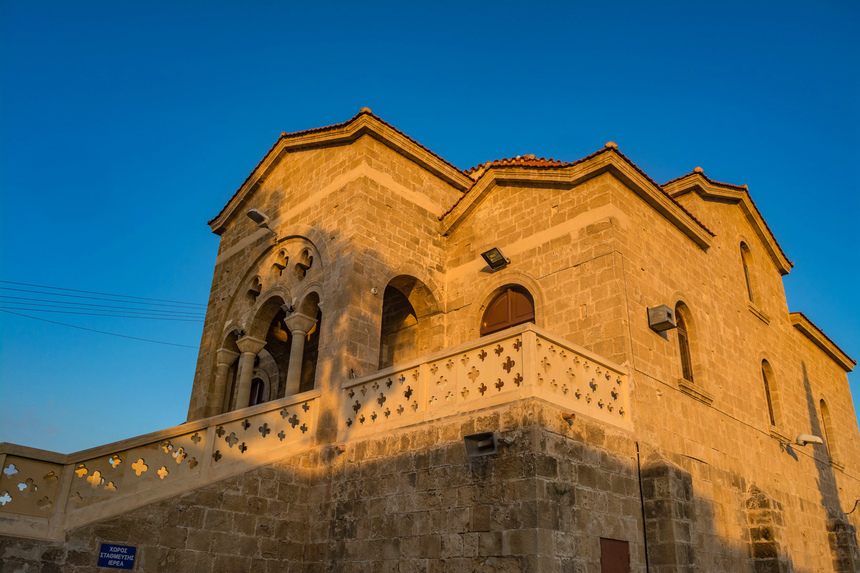 Храм Панагия Теоскепасти - православная византийская церковь, построенная в нескольких метрах от моря в Пафосе: фото 28