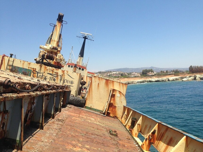 Заброшенный корабль Edro III под Пафосом. Взгляд изнутри: фото 2