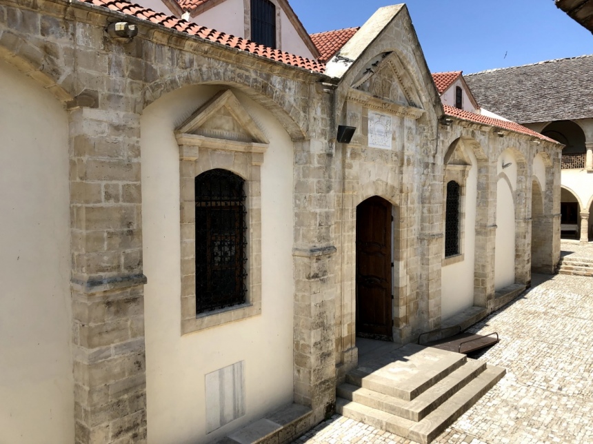 Монастырь Святого Креста - духовный символ и религиозный центр Омодоса: фото 2