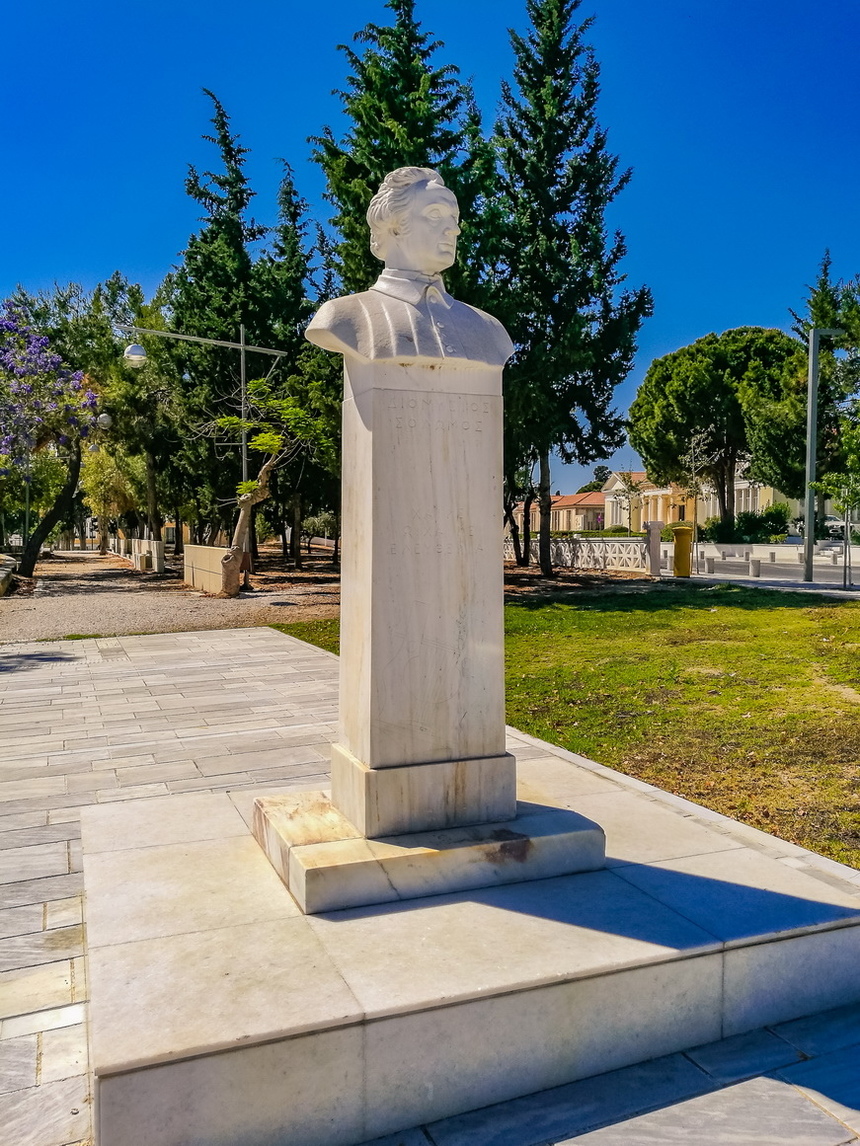 Бюст Дионисиоса Соломоса на одноименной площади в Пафосе : фото 13