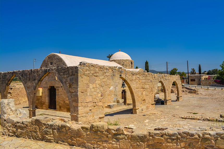 Церковь Панагия Одигитрия, построенная на Кипре из камней, взятых из руин древнего святилища Афродиты: фото 21
