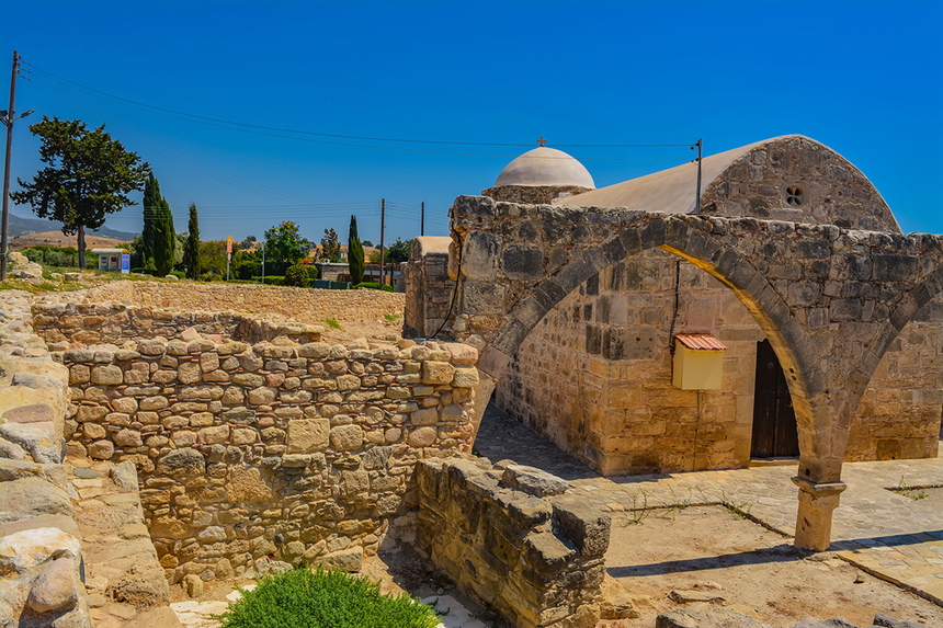Церковь Панагия Одигитрия, построенная на Кипре из камней, взятых из руин древнего святилища Афродиты: фото 42