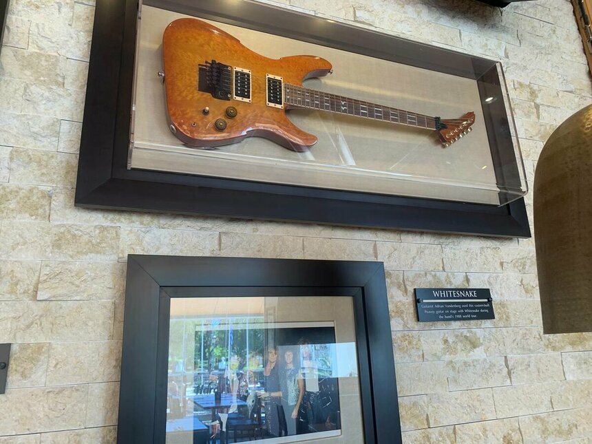 Hard Rock Сafe Айя-Напа — легендарные бургеры и музей рок-культуры на Кипре: фото 9