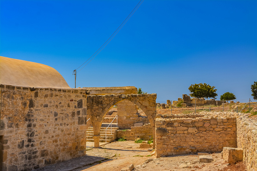 Церковь Панагия Одигитрия, построенная на Кипре из камней, взятых из руин древнего святилища Афродиты: фото 89
