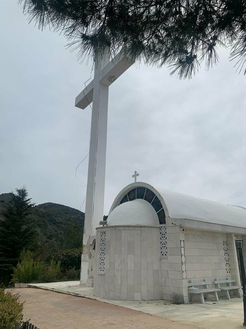 Мемориал кипрским солдатам, погибшим в Балканских войнах, и огромный белоснежный крест в Педуласе: фото 2