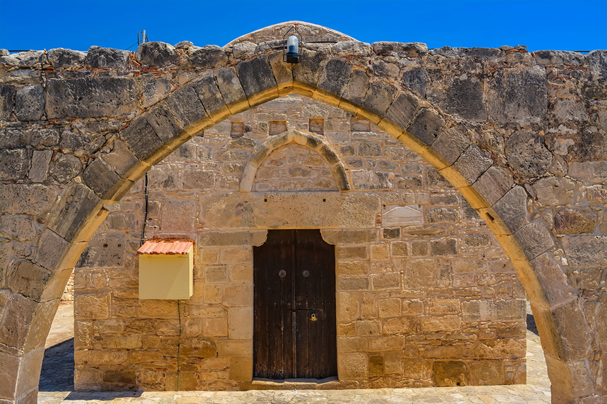 Церковь Панагия Одигитрия, построенная на Кипре из камней, взятых из руин древнего святилища Афродиты: фото 13