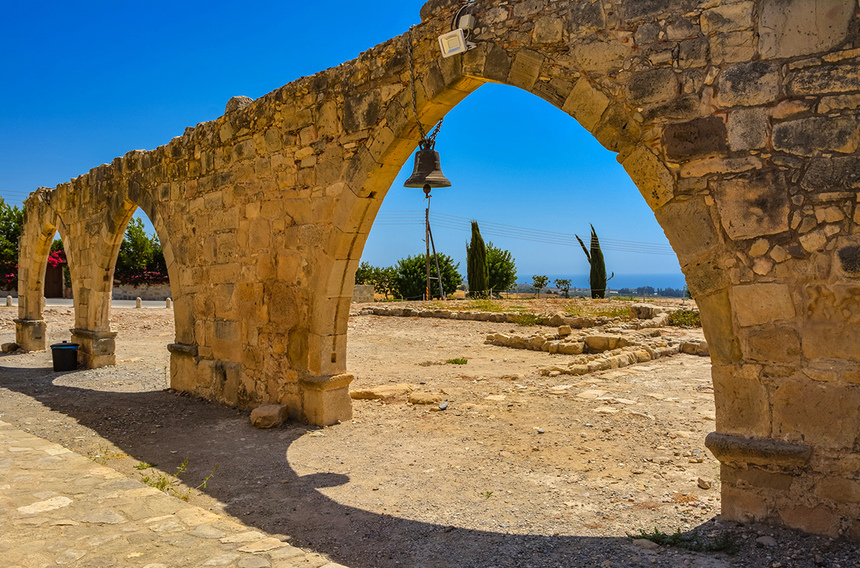 Церковь Панагия Одигитрия, построенная на Кипре из камней, взятых из руин древнего святилища Афродиты: фото 35