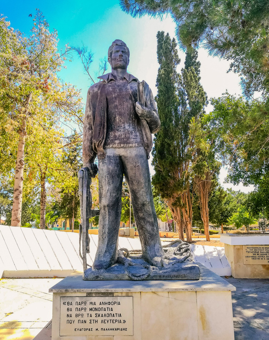Исторический памятник самому молодому казненному греку-киприоту Эвагорасу Палликаридису: фото 17
