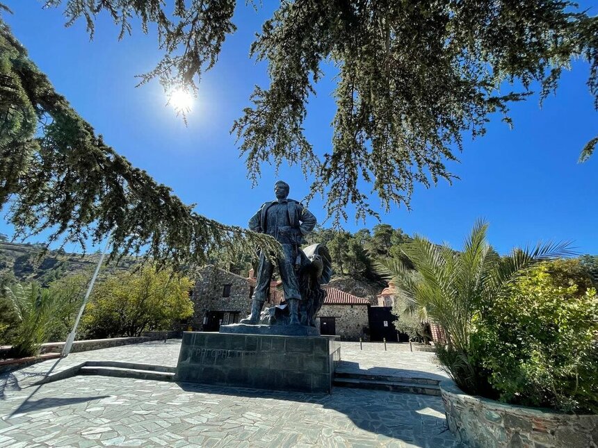 Музей, монумент и место гибели героя Кипра Григориса Афксентиу в Махерасе: фото 3