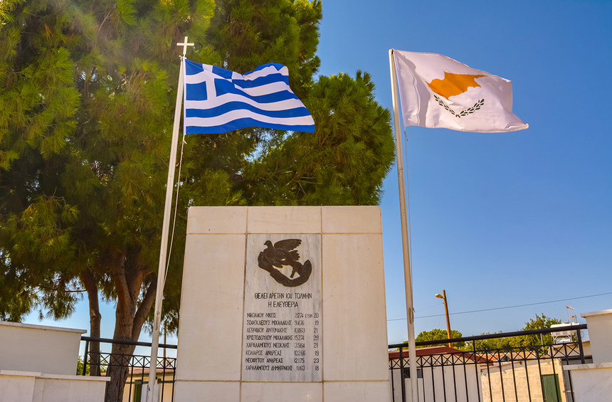 Памятник героям в кипрской деревушке Куклия: фото 6