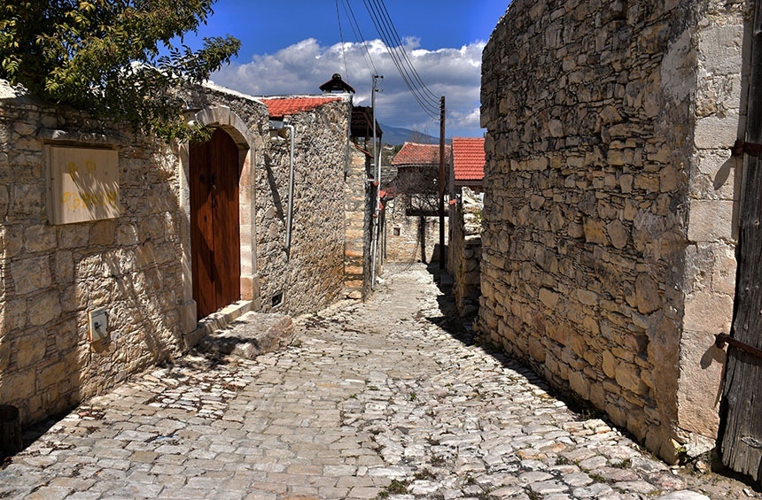 Улица в деревне Лофу, Кипр