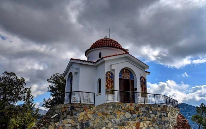 Храм пророка Илии на самой вершине горы в кипрской деревушке Агридия: фото 9