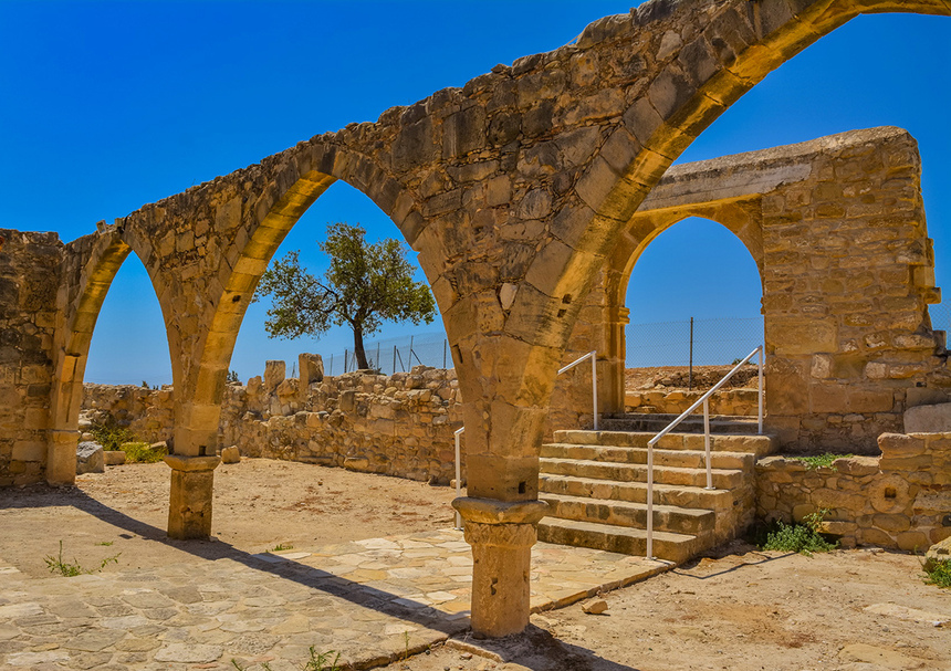 Церковь Панагия Одигитрия, построенная на Кипре из камней, взятых из руин древнего святилища Афродиты: фото 33
