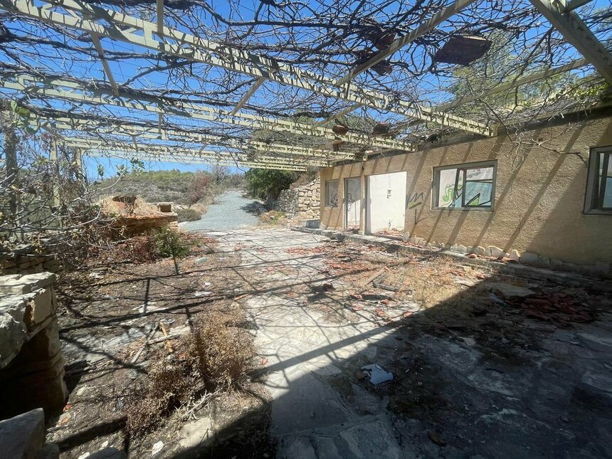 Заброшенное ранчо Аппалуза в Лимассоле: фото 13 Заброшенное ранчо Аппалуза в Лимассоле: фото 13