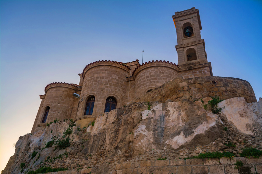 Храм Панагия Теоскепасти - православная византийская церковь, построенная в нескольких метрах от моря в Пафосе: фото 6