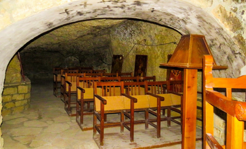 Панагия Хрисоспилиотисса - древние катакомбы и уникальный пещерный храм : фото 15
