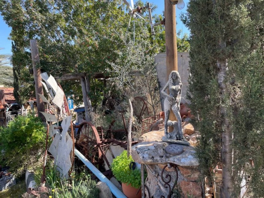 Музей народных промыслов Никоса Стаматиса — самый сюрреалистичный музей Кипра: фото 26