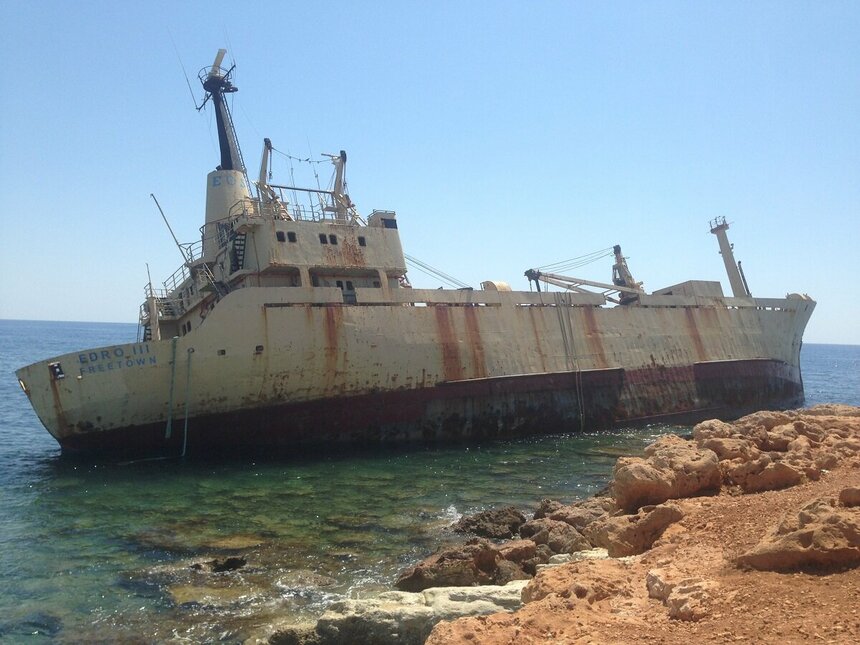 Заброшенный корабль Edro III под Пафосом. Взгляд изнутри: фото 10
