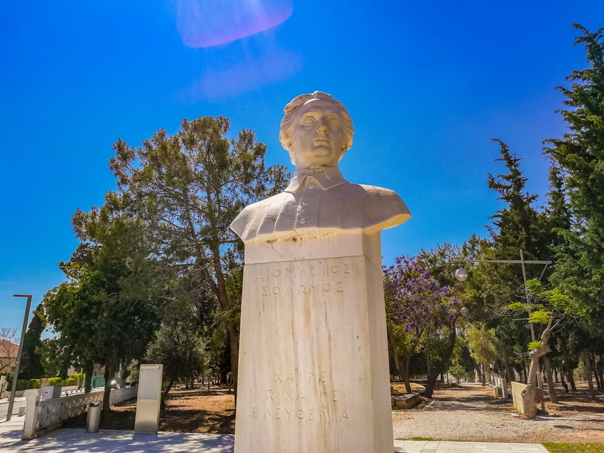 Бюст Дионисиоса Соломоса на одноименной площади в Пафосе : фото 2
